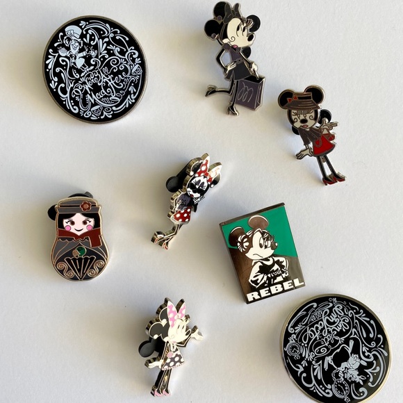 Disney Other - Disney Pin Set.